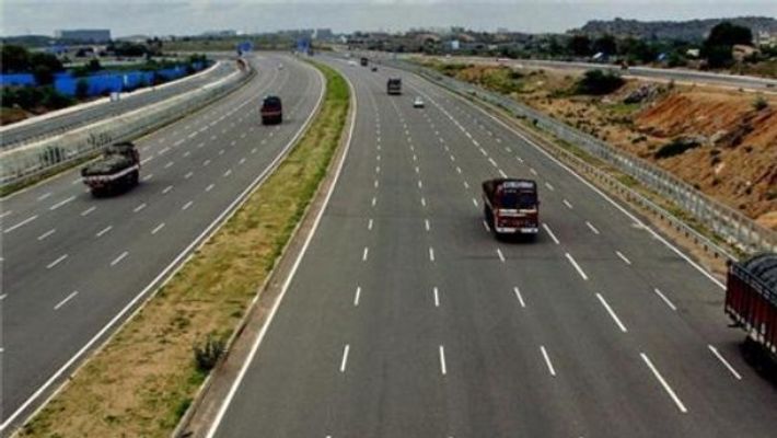 Eight-lane protest movement condemns to EPS