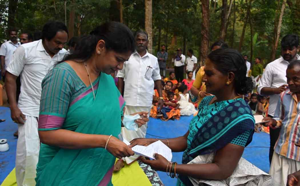3 km boat trip ... Kanimozhi who loved the food of the tribes ..!