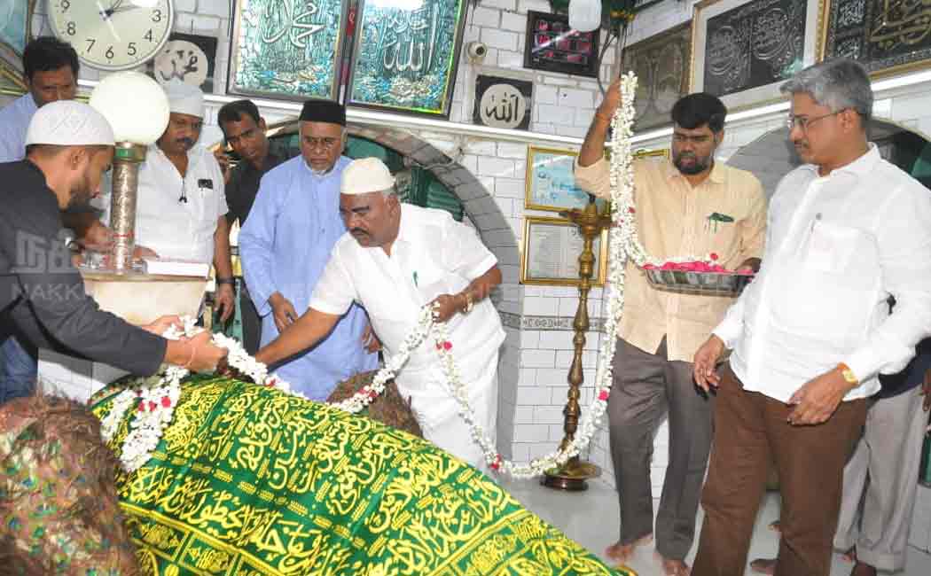 minister udhayanidhi stalin minister senji masthan pray