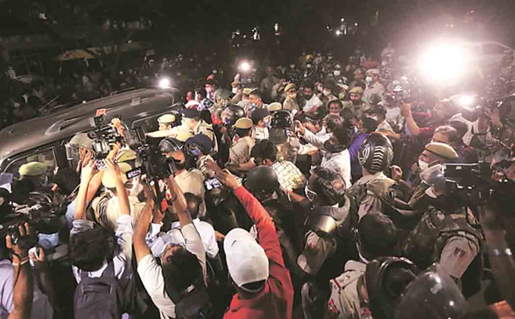 hathras girl funeral done in midnight