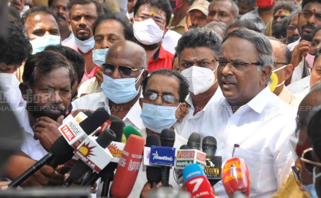 Auto unions protest against federal government