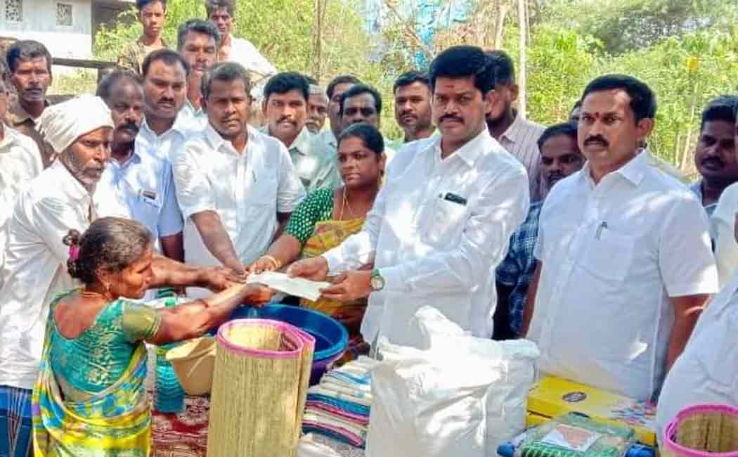 vilupuram MLA provided relief aid home fire incident family