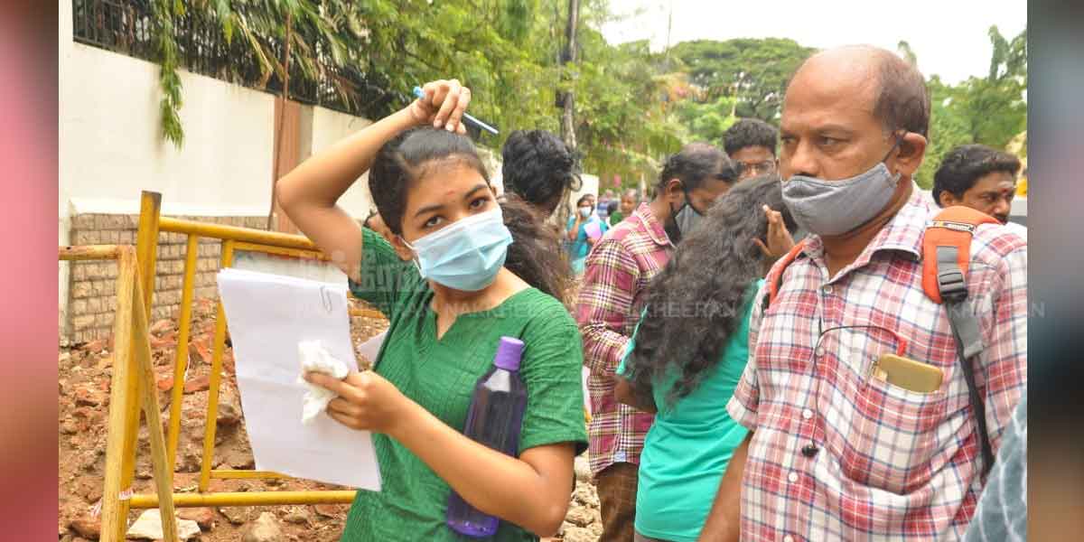 Students Preparing for NEET (Photos)