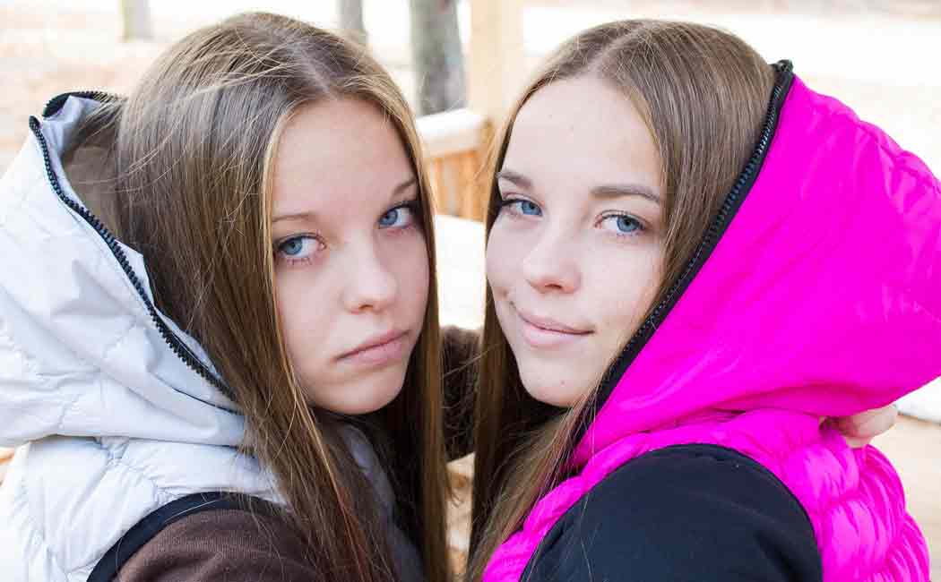 identical twins and their dna modifications