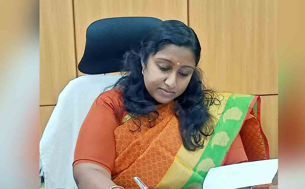 Throwing empty liquor bottles in public places in Kollimalai has been ban