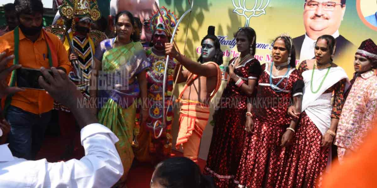 Welcome with art shows ... Modi signing from the car ... (Pictures)