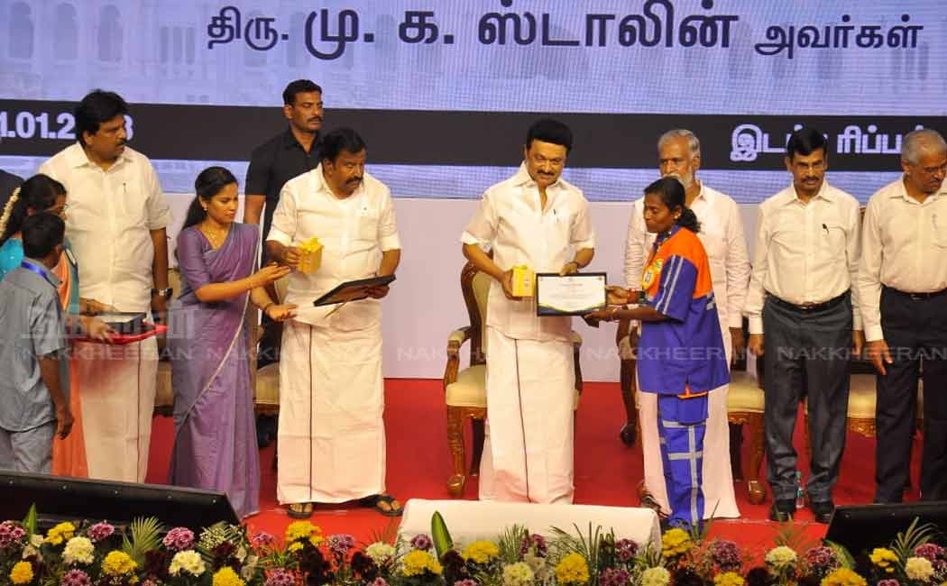greater chennai corporation appreciate frontline workers during chennai flood