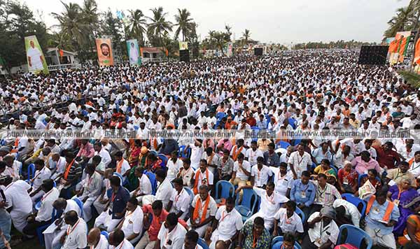 Volunteers welcome Amit Shah's pictures (Pictures)