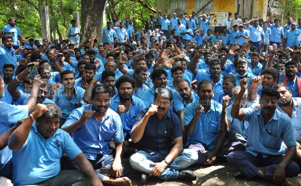 Workers struggle for permanent jobs! Seeman support!
