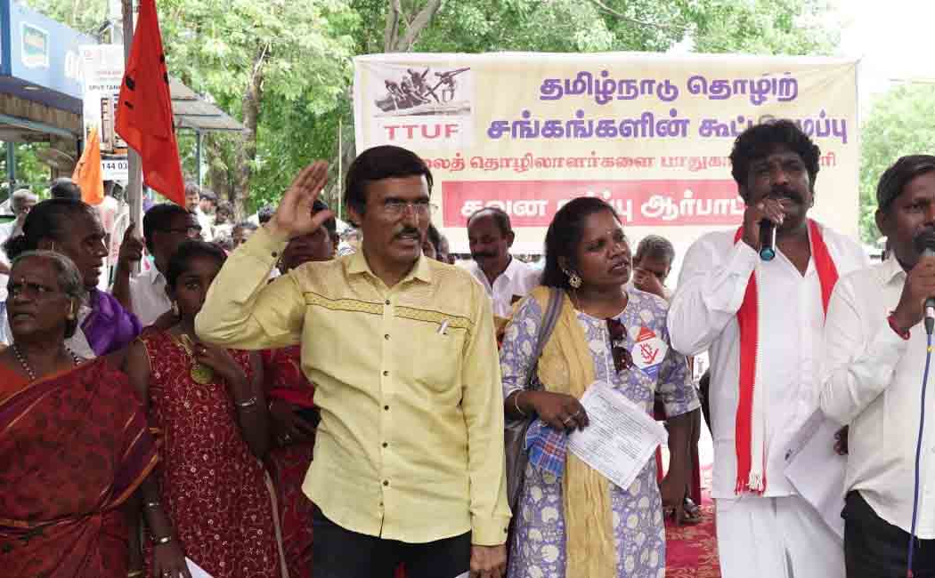 Demonstration to draw attention to the welfare of workers who have lost their jobs