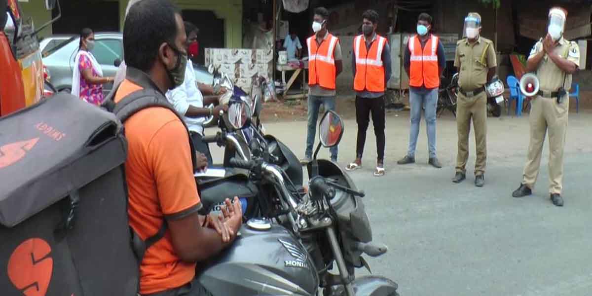 "No one from Tamil Nadu should come to Puducherry unnecessarily," the policeman begged