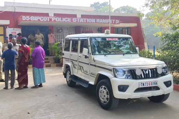 Petrol thrown at police station in the middle of the night
