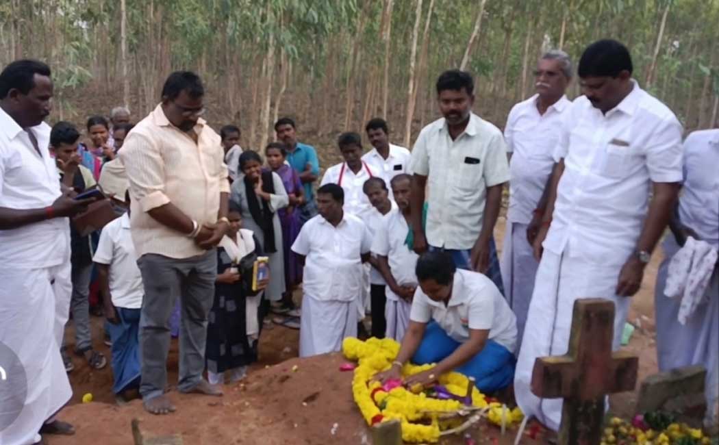 Tribute Commonwealth gold medalist Lokapriya late father grave