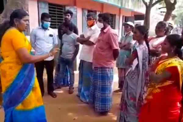The teacher who made the students clean the toilet! Parents besieging the school !!