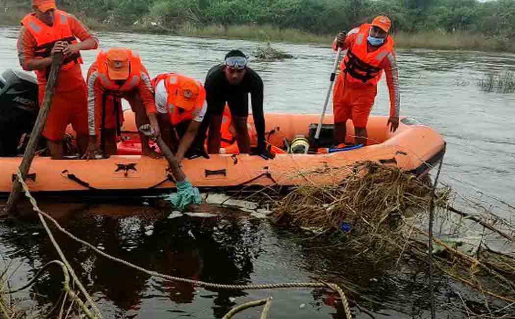 Death of a youth who was swept away in the river!
