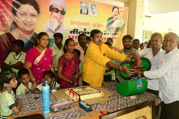 Sasikala ignored poor children! Opposition in ADMK!