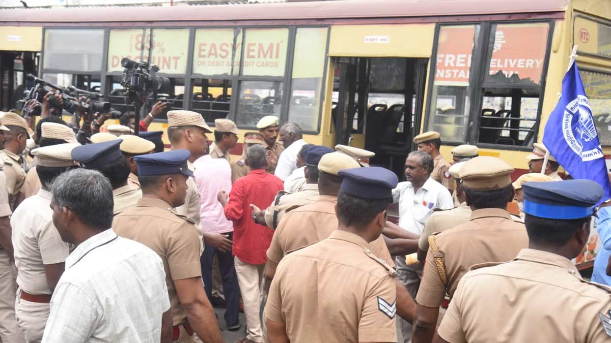 Retired workers who went on strike; Police make arrests (Photos)