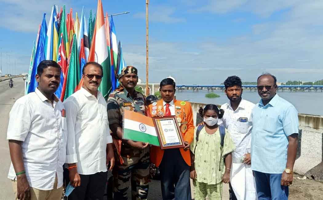 Army soldier walking 2800 km with flags of 197 countries