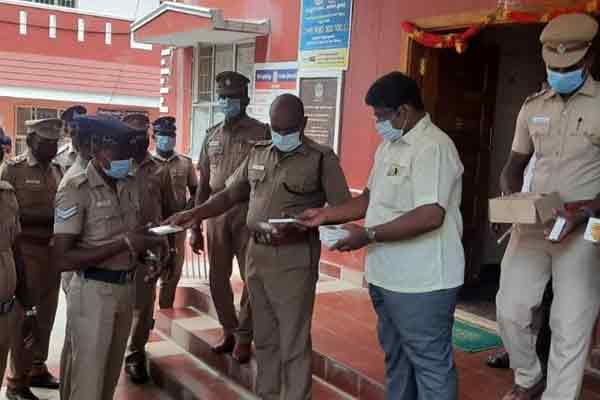immunization pills were given to the Police on behalf of the Pharmacists Association