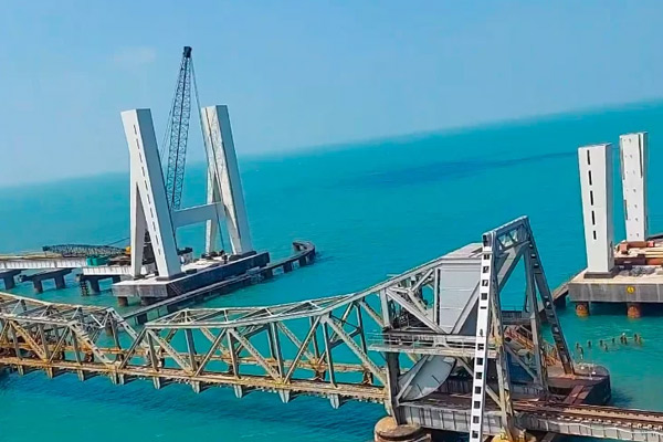 Defect in Pampan New Railway Bridge