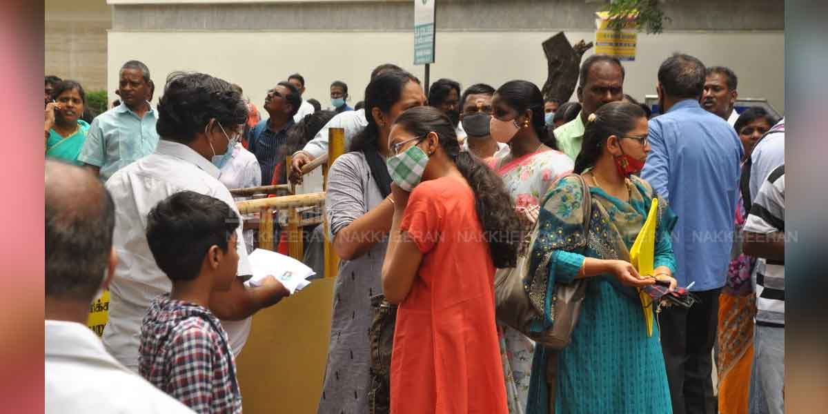 Students Preparing for NEET (Photos)