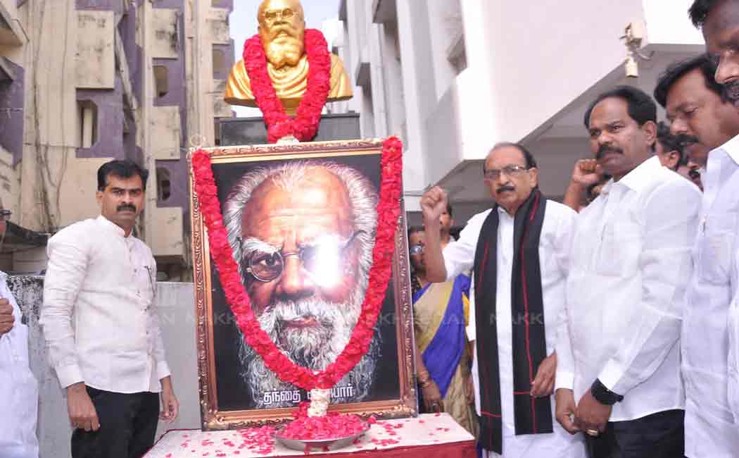 mdmk general secretary vaiko pay tribute to thanthai periyar and mgr