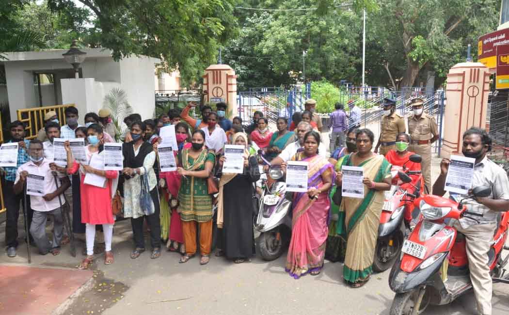 Temporary electrical workers on strike