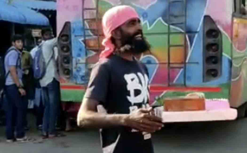 Four Youth arrested who cut the cake