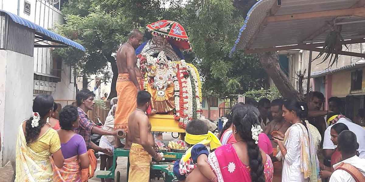 If you put money on Kota Mariyamman VeEthi Ula-plate, respect for the devotees!