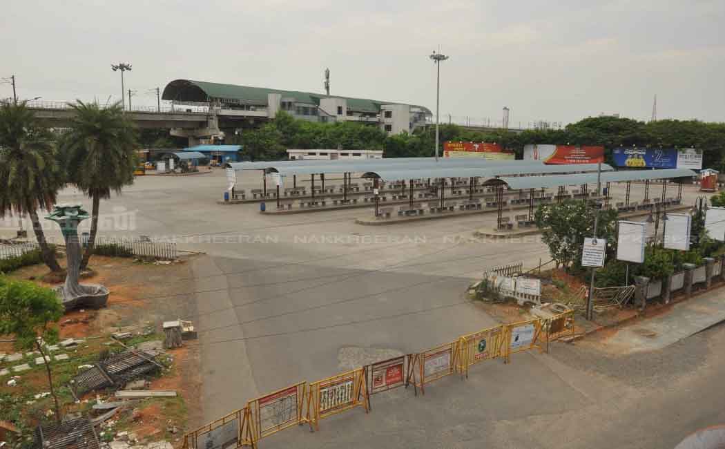 corona full lock down; load lifting workers are in hunger
