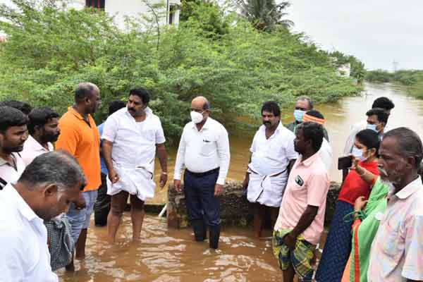 Collector inspects flood affected areas in Trichy