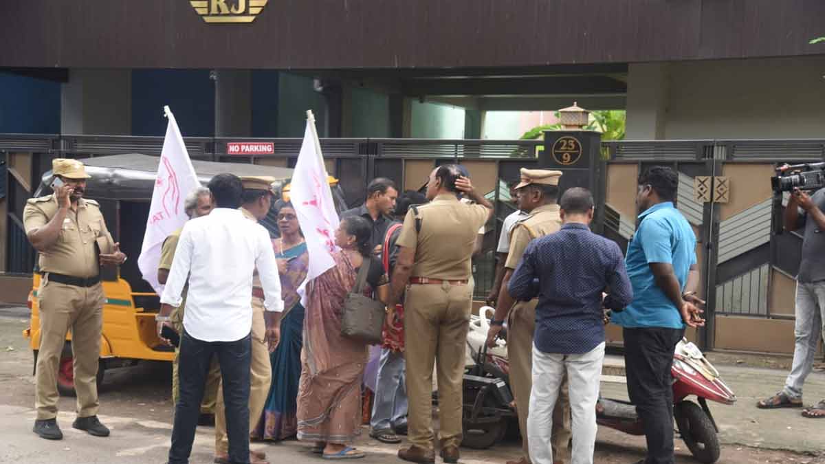 discourse controversy; Police complaint against Mahavishnu