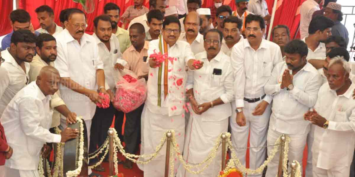 Political parties pay homage at the Gaithe Millat Memorial (Pictures)