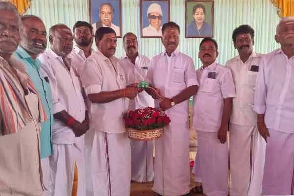 AIADMK Union Secretary joins OPS team