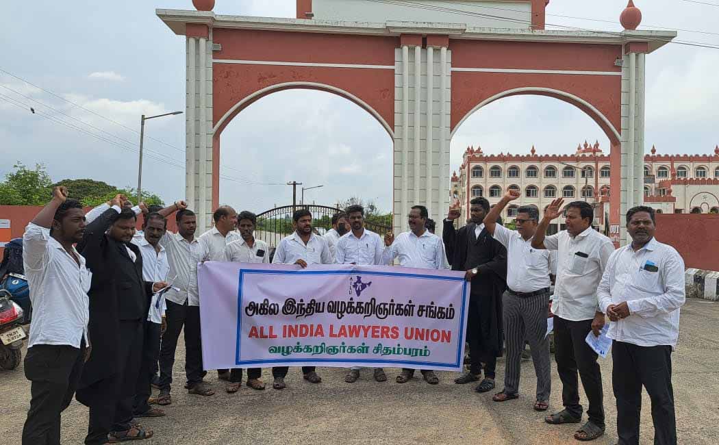 Lawyers struggle demanding Tamil as the language of litigation in the High Court