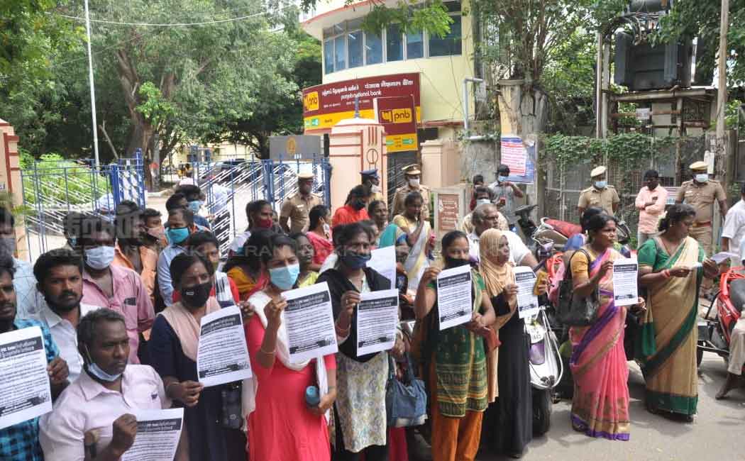 Temporary electrical workers on strike