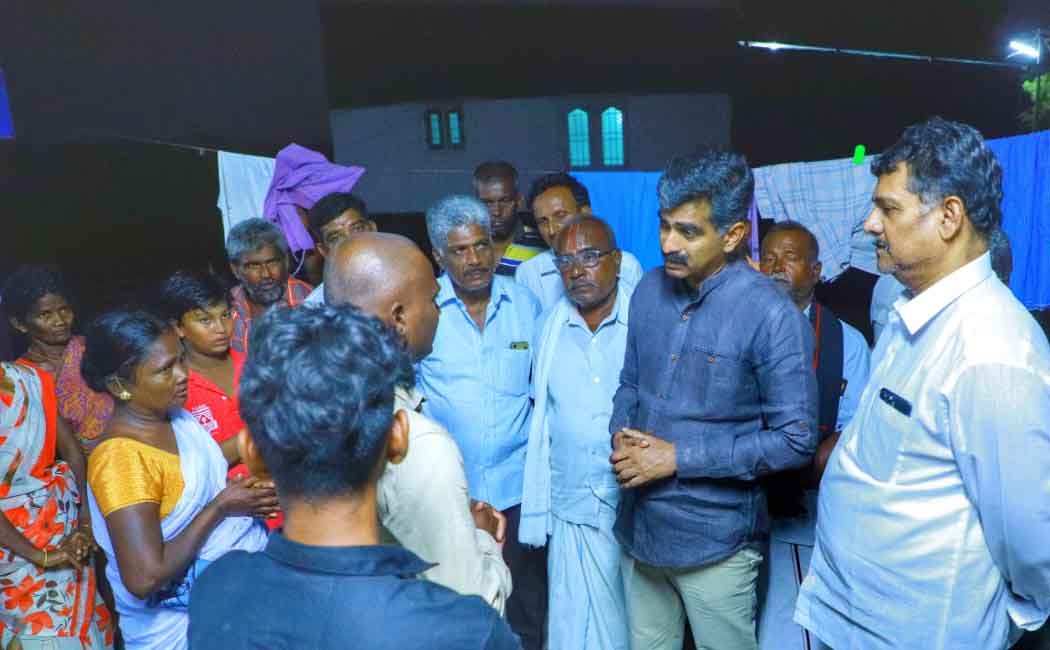 Durai vaiko visit and share condolence sattur crackers accident family