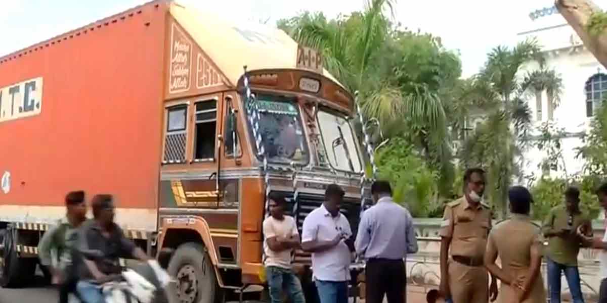 Container trapped in Tanjore ... Seized Election Flying Corps!