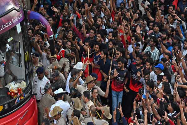 rajbhavan back hit Siddaramaiah taken the Governor task over Rcb stampede