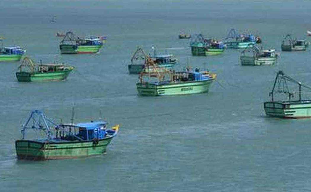 Tamil Nadu fishermen chased away by Sri Lankan Navy
