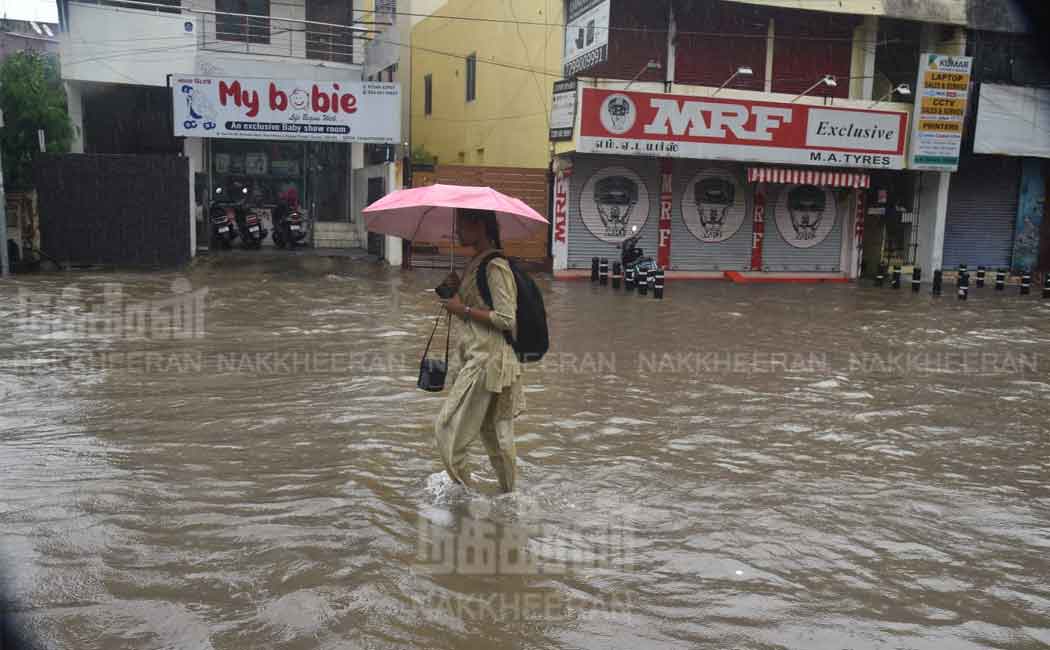 Continued heavy rain Damage to normal life in Chennai pictures