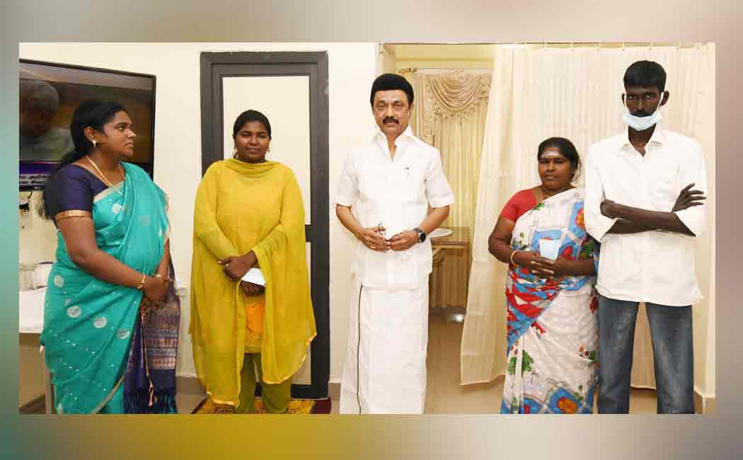 Dr. Vijayalakshmi met with Chief Minister MK Stalin at mayiladuthurai