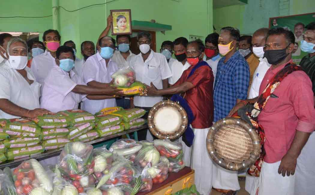 ADMK Area Secretary who provided relief to Rona ..!