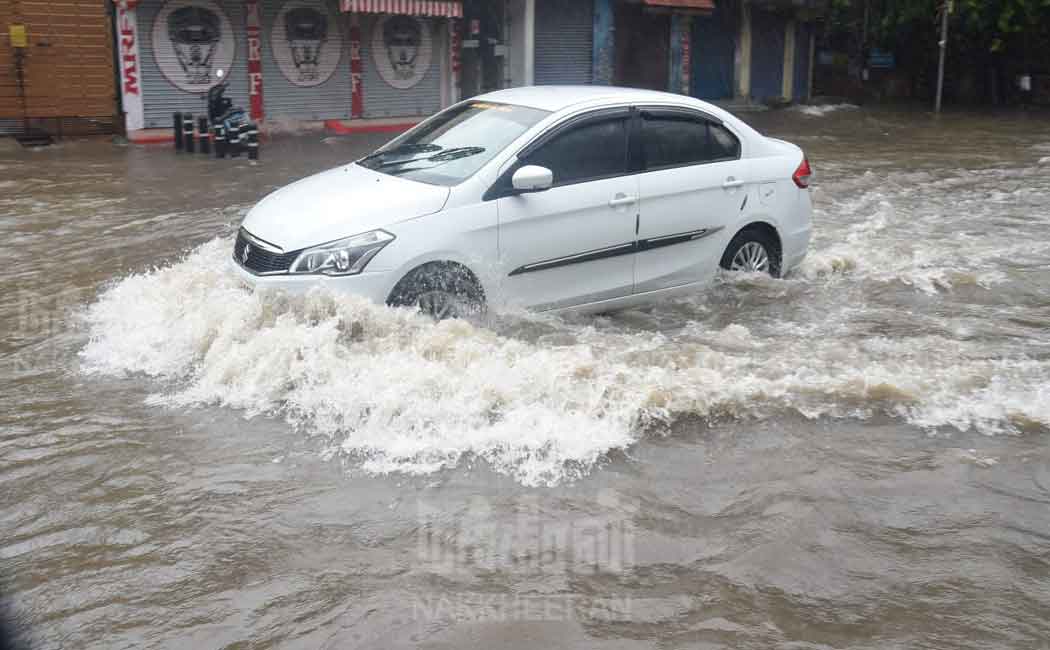 Continued heavy rain Damage to normal life in Chennai pictures