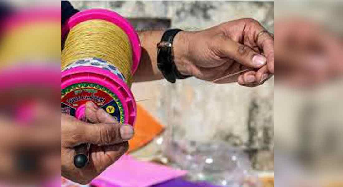 Manja thread kite hidden in shoe store ... Two arrested !!