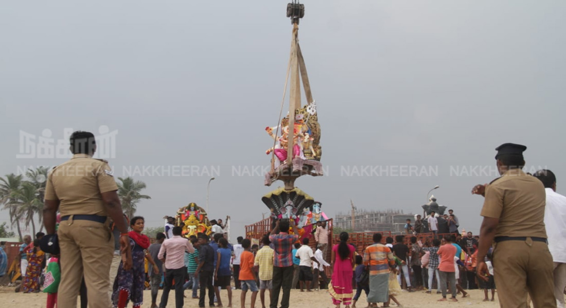 Vinayagar's statues were marched on the road !!