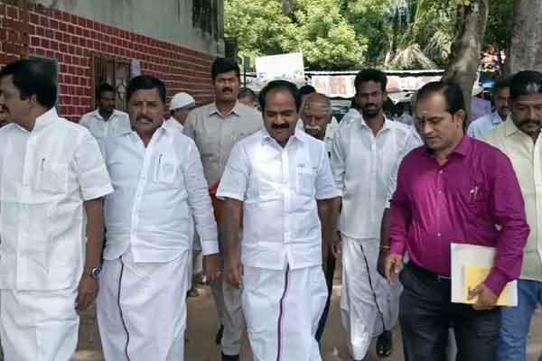 "Who organized the opening ceremony " - Cong MLA stirs up at minister event