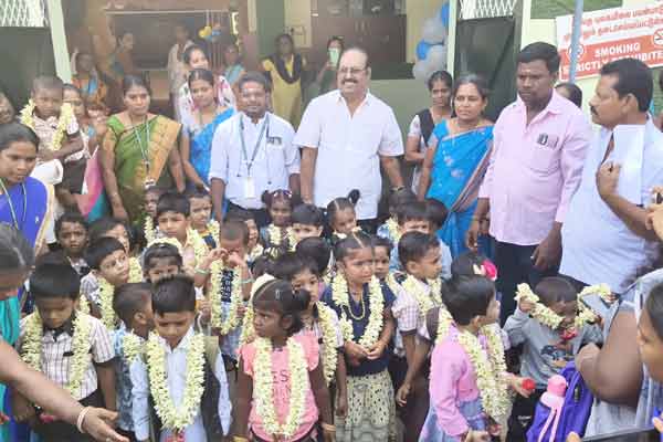 Chidambaram Venus Kindergarten welcomes new students with drumming