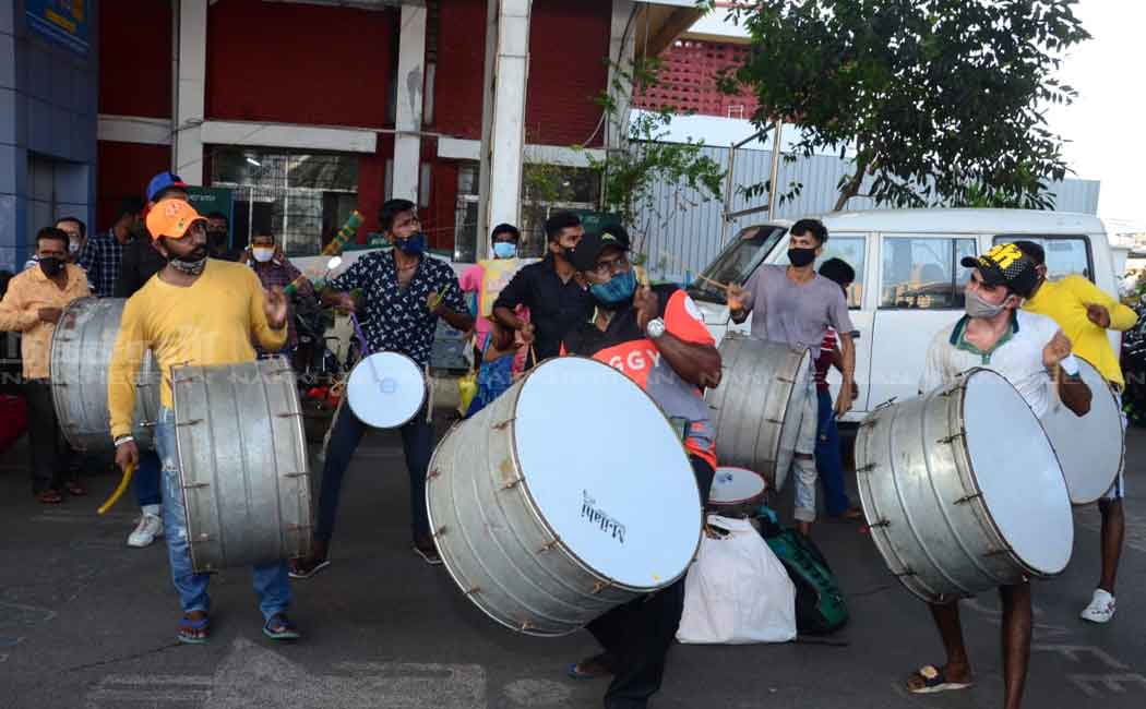 police made a Corona awareness to peoples