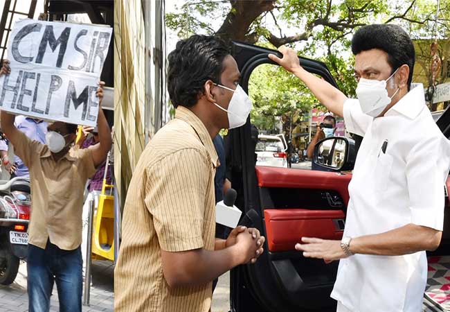 Chief Minister meets a student standing on the road with a banner!